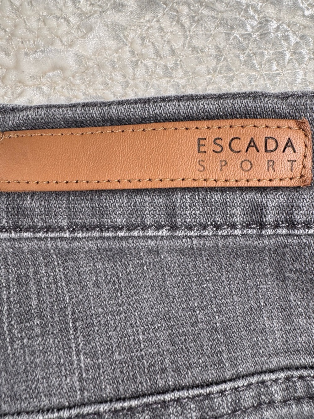 Escada Sport Gray Jeans with Branded Button - Picture 6 of 7